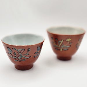 ヴィンテージ、テラコッタ色の中国手描き花柄ティーカップ 2個セット