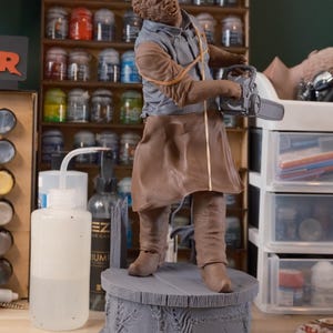 Leatherface Statue &quot;Unpainted Kit&quot;