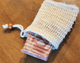 Peelingujący woreczek prysznicowy z mydłem sizalowym