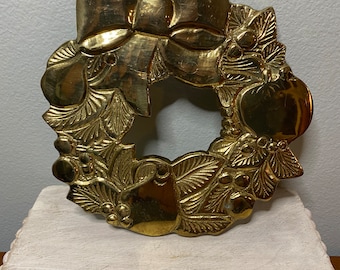 Vintage Brass Christmas Wreath Trivet / Holiday Entertaining Serving / Southern Colonial Living