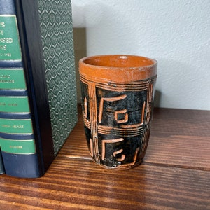 Unusual Hal Lasky (1921- 2010) Mid Century Modern Sgraffito Geometrically Carved Puerto Rican Pottery (1948–1966) Tumbler