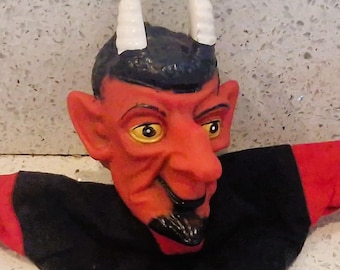 Rote Vintage Gummi Handpuppe mit weißen Hörnern