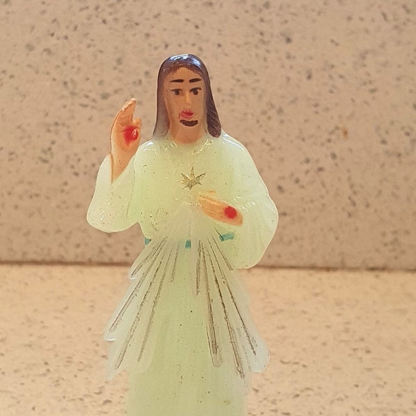 Dashboard Jesus, Kitsch, Quirky Ornament, Jesus Figurine - Illuminous in the dark