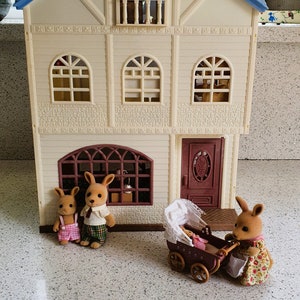 Lit de bébé - SYLVANIAN FAMILIES - Le village - Avec couverture