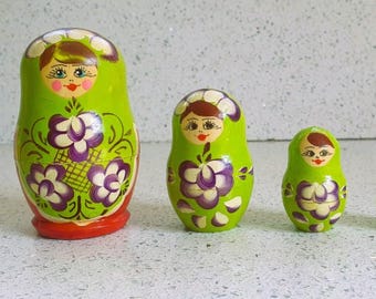 Vintage Kitsch Russian Nesting Dolls, Hand-Painted Wooden Set of 5