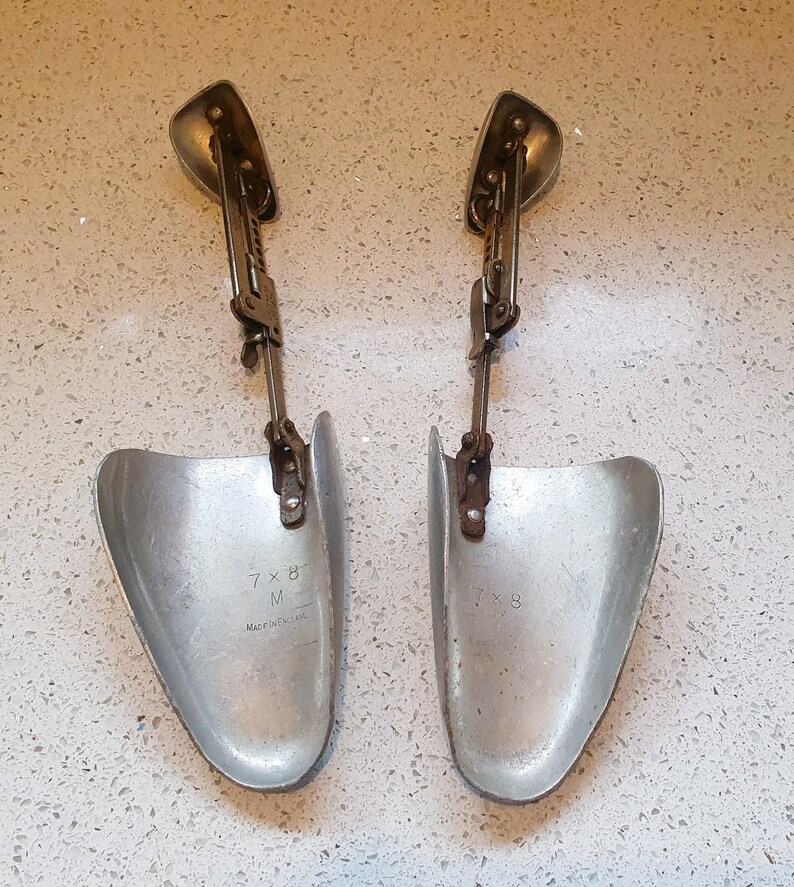 A pair of Mens vintage Dolcian English silver metal shoe shoe tree, shoe lasts, shoe protectors - Adjustable