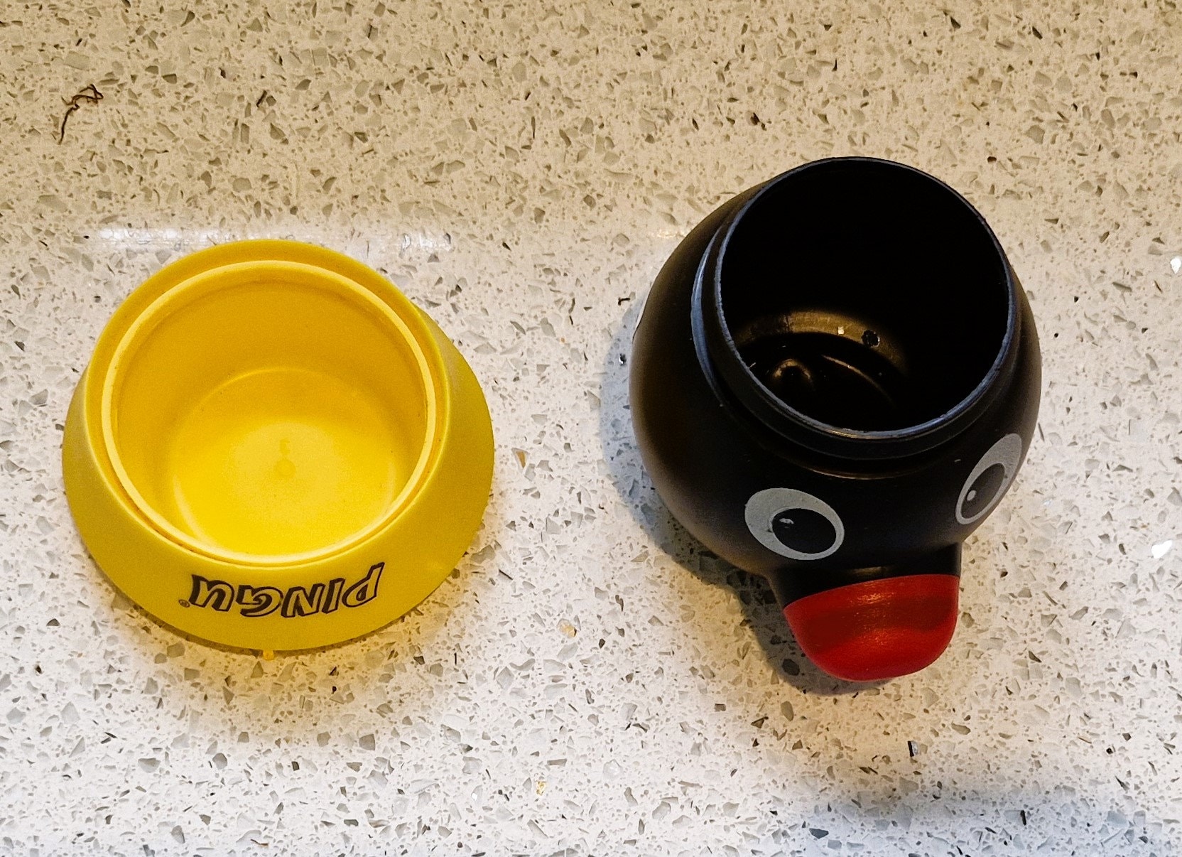 PINGU、ピングーのアイスクリーム容器、蓋に帽子、非常にレア、90年代