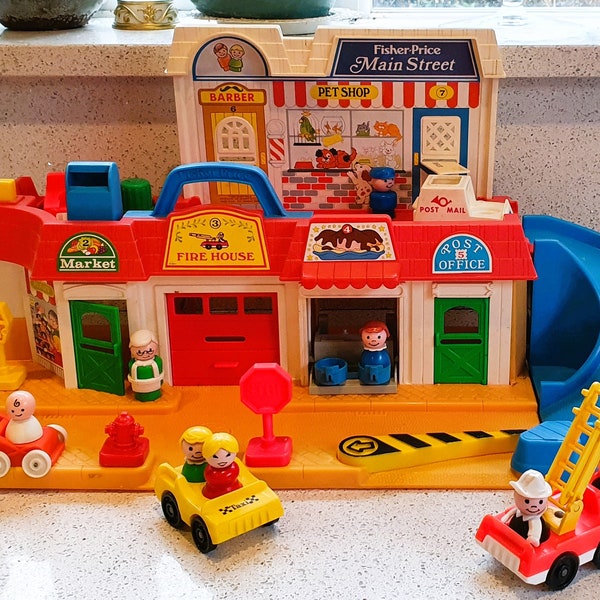 Vintage Fisher Price Main Street, jaren 1980 speelgoed, 1986, kleine mensen, Fisher Price, familiespeelset, met doos