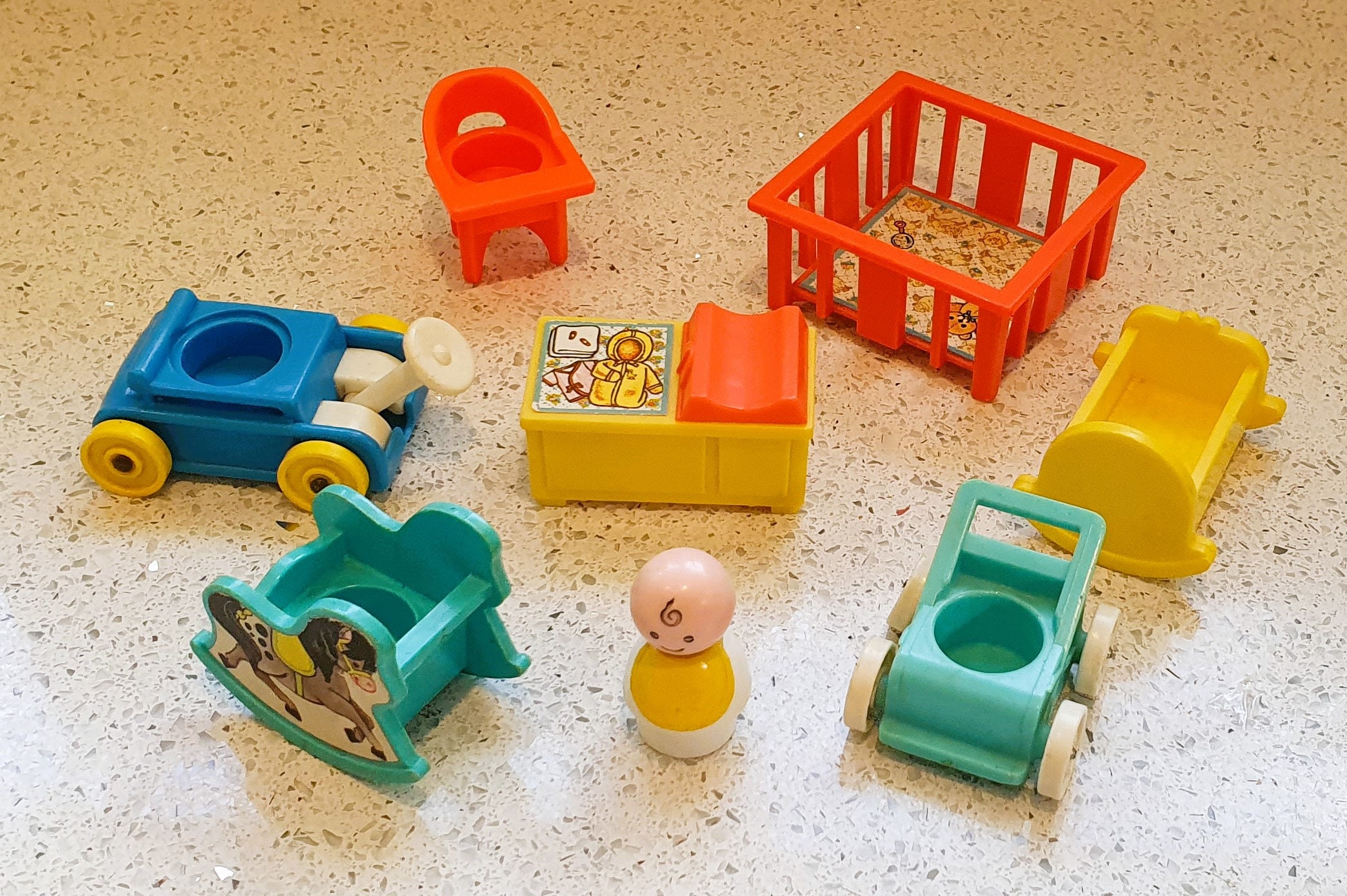 VINTAGE 1975 FISHER-PRICE PLAY FAMILY A-FRAME #990 HOUSE