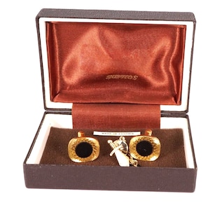 CUFFLINKS - SOPHOS Vintage Gold Tone Onyx Cufflinks & Mother Of Pearl Tie Pin