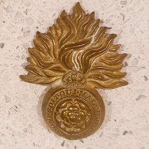 WW1 Royal Fusiliers Cap Badge KC Brass Slider ANTIQUE Original