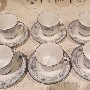 Noritake &quot;Blue Hill&quot; Fine China wzór 2482 - Filiżanki do herbaty i spodki