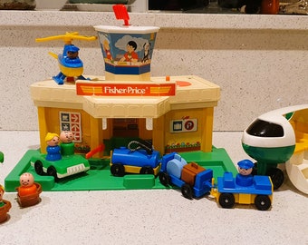 Vintage Fisher Price Little People Airport, Plane, Helicopter, Cars and People, 1980s VERY GOOD CONDITION