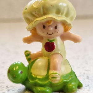 Vintage Apple Dumpling Figurine: Strawberry Shortcake, Tea Time Turtle, 1981 Kenner
