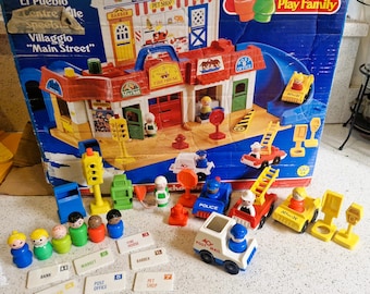 フィッシャープライス　リトルピープル　メインストリート　1986年 Vintage Fisher Price Little People Main Street 1986 - Etsy