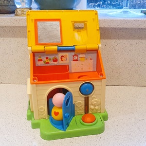 Fisher Price Discovery Cottage, Fisher Price Jumbo Little People, Fisher Price Little People, complete - Very Good Condition