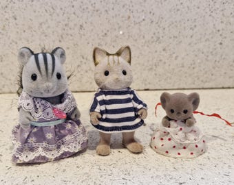 Personajes antiguos de Sylvanian Families: Ardilla, gato rayado, koala