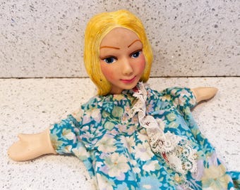 ヴィンテージのハンドパペット、パンチとジュディ、人形劇：王子様