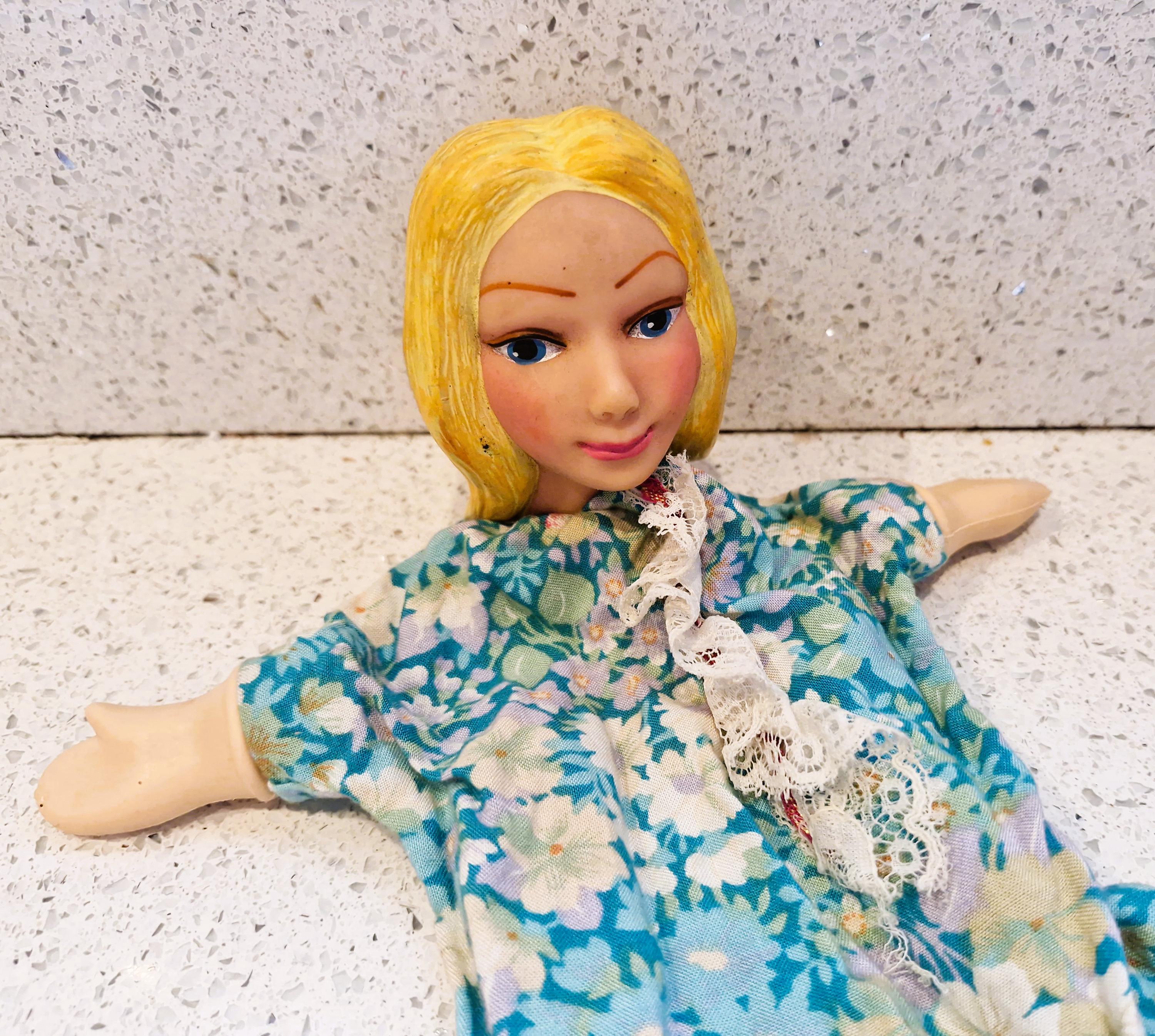 ヴィンテージのハンドパペット、パンチとジュディ、人形劇：王子様