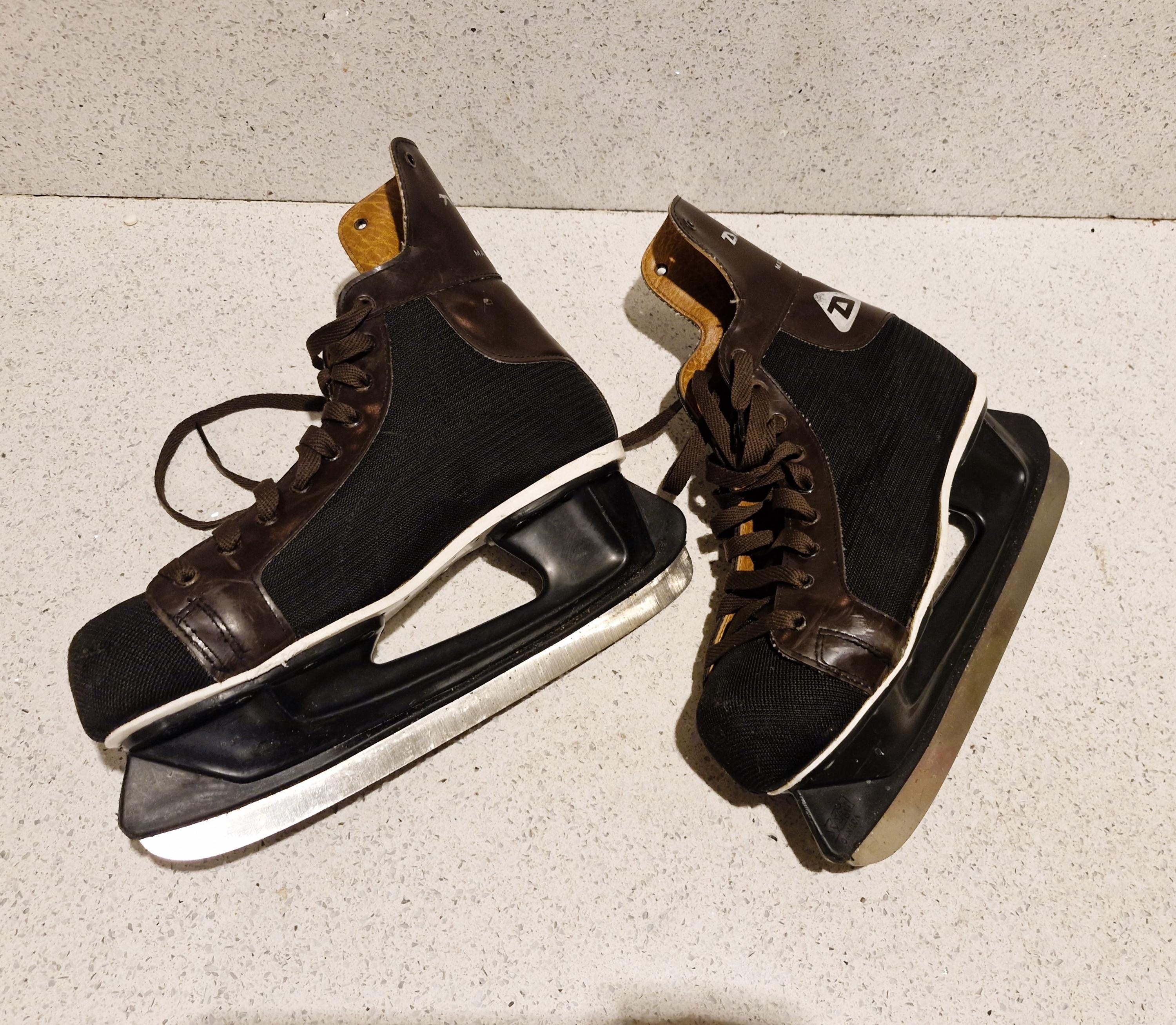 Ancien patins à glace vintage - Canada