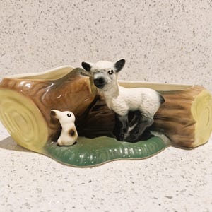 Kitsch de los años 60, fauna de Hornsea, cordero, corderito, conejito, conejo, maceta, jarrón, cerámica, adorno, kitsch de los años 60, cerámica de Hornsea