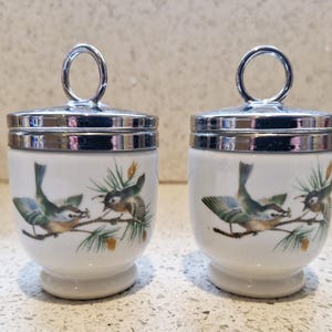 EGG CODDLERS, Royal Worcester Vintage Porcelain Egg Coddler no design “Birds”. Tamanho padrão. Feito na Inglaterra.
