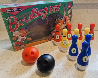 Vintage Wooden Egg Nesting Toy – Soldier Bowling Mini Skittles