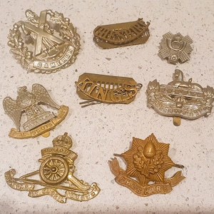Vintage, WW1, WW2, British Military memorabilia, Royal Scots Greys, Kings, Egypt, Gloucestershire, Cheshire, Cap Badge, Pin, Award, Collar,