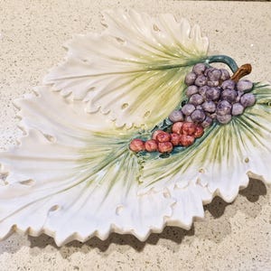 Vintage Traubenblatt Majolika Schale, Keramik, Weinblatt, Grabrebe, Weintraube, Servierplatte, Vintage Französisch, Französisch, Majolika Obstteller