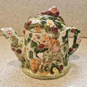 Vintage Kitsch Cottage Garden Tekanna, Handmålade Möss och Bär