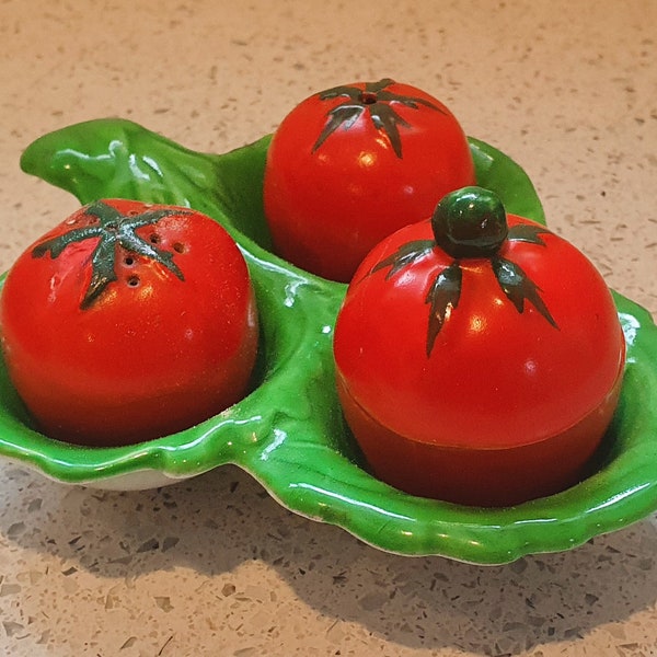 Tomato Salt and Pepper shakers, Vintage Carlton Ware Tomato Cruet, Cruet Condiment Set, Vintage Novelty Cruet, Vegetable ceramic Salt shaker