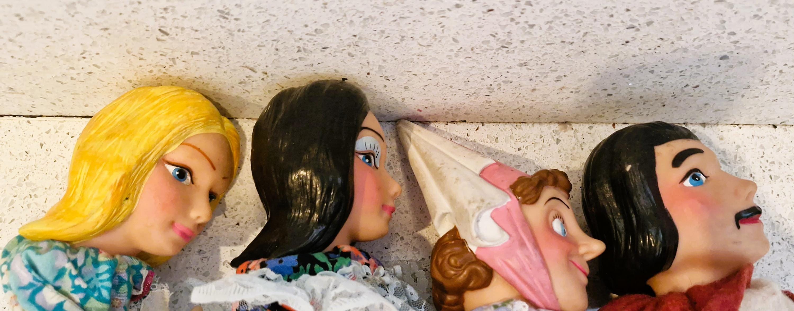 ヴィンテージのハンドパペット、パンチとジュディ、人形劇：王子様