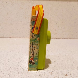 Vintage 70s Fisher Price Radio, Plays Happy Birthday, Very Good condition, Works well.