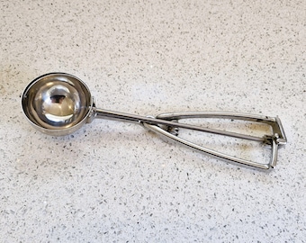 Vintage mechanische ijsschep: keukengerei uit de jaren 60