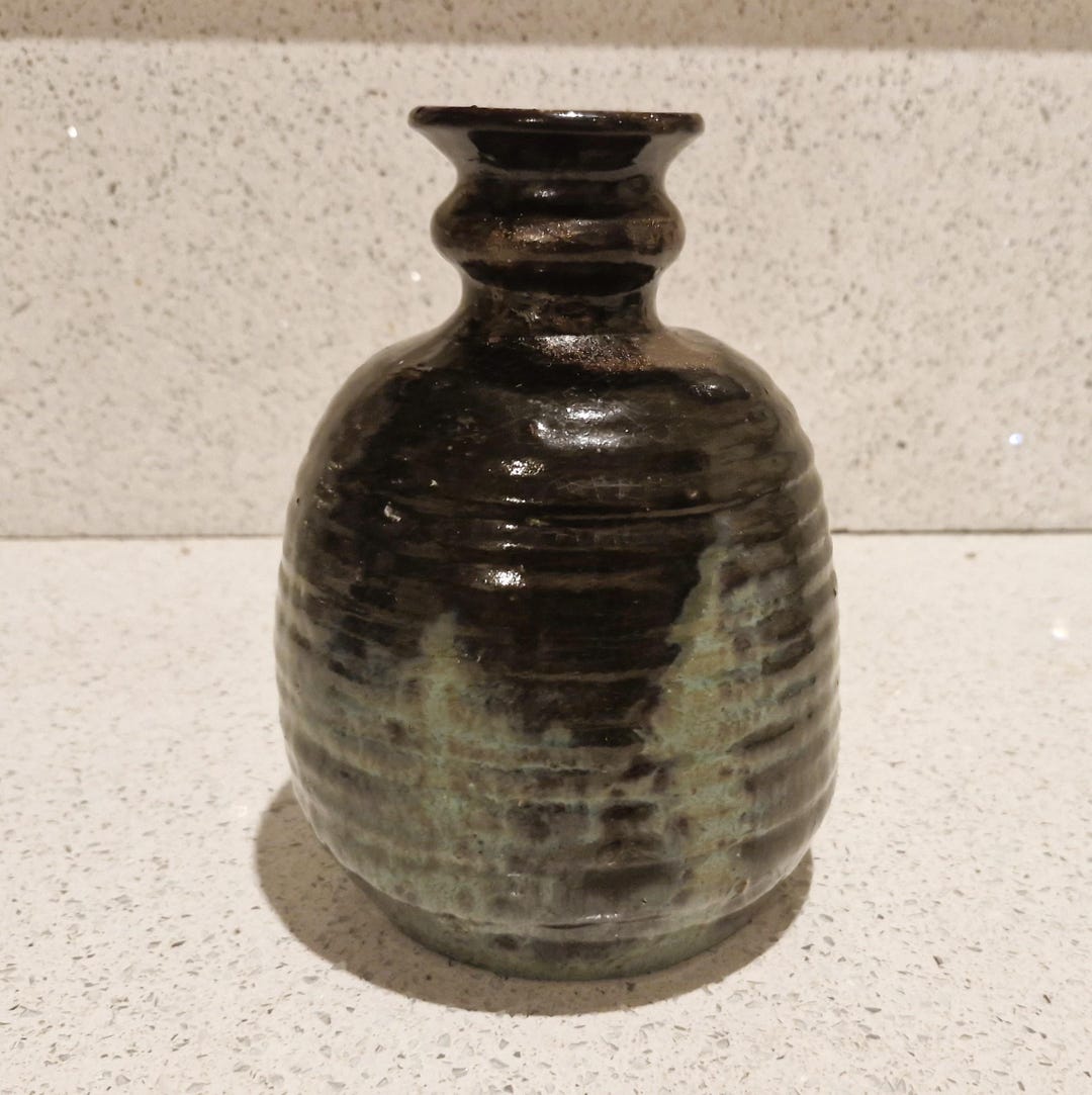 ヴィンテージ ダークグリーン 釉薬 陶器 花瓶：ハンドメイド コイル