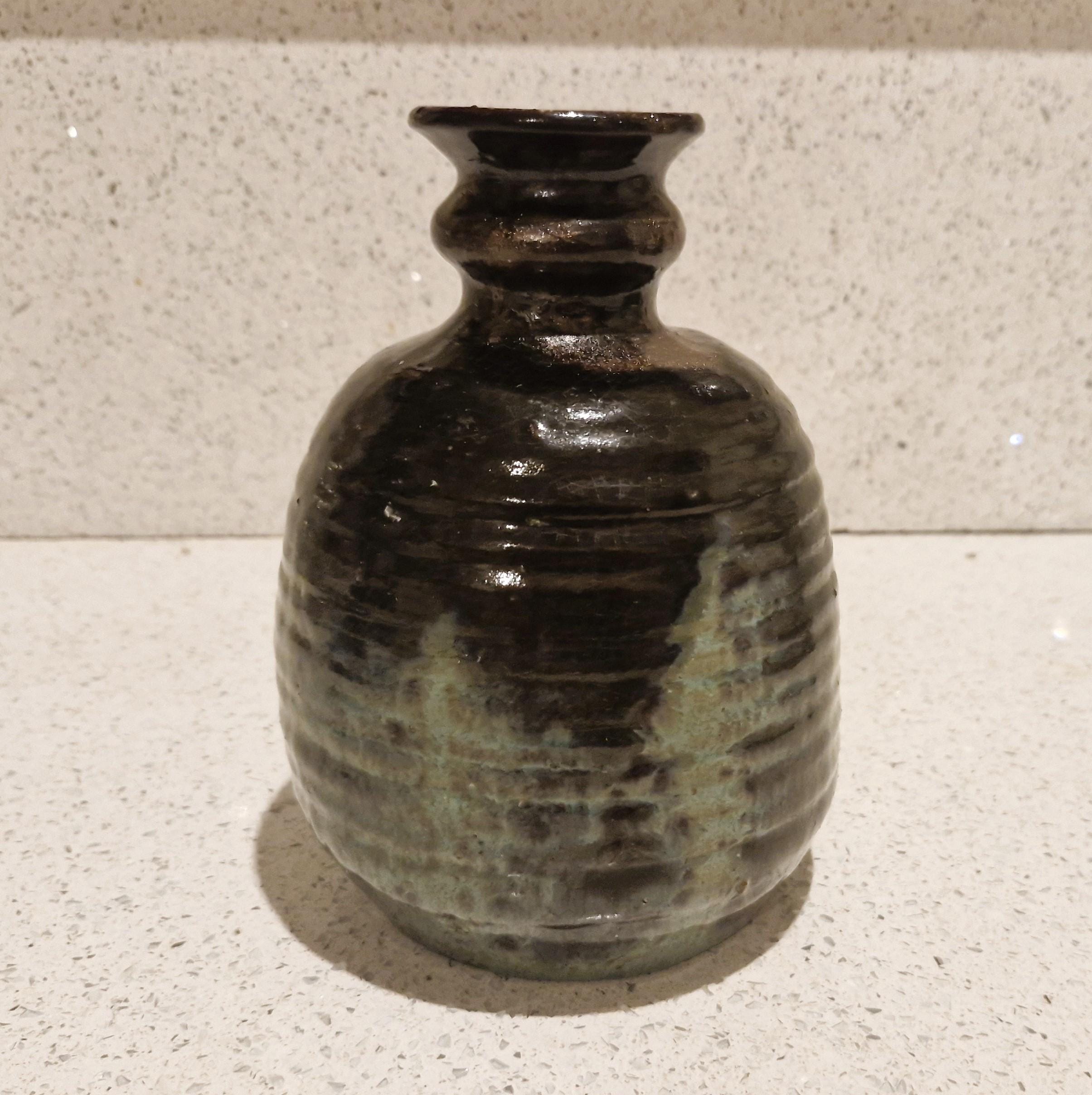 ヴィンテージ ダークグリーン 釉薬 陶器 花瓶：ハンドメイド コイル