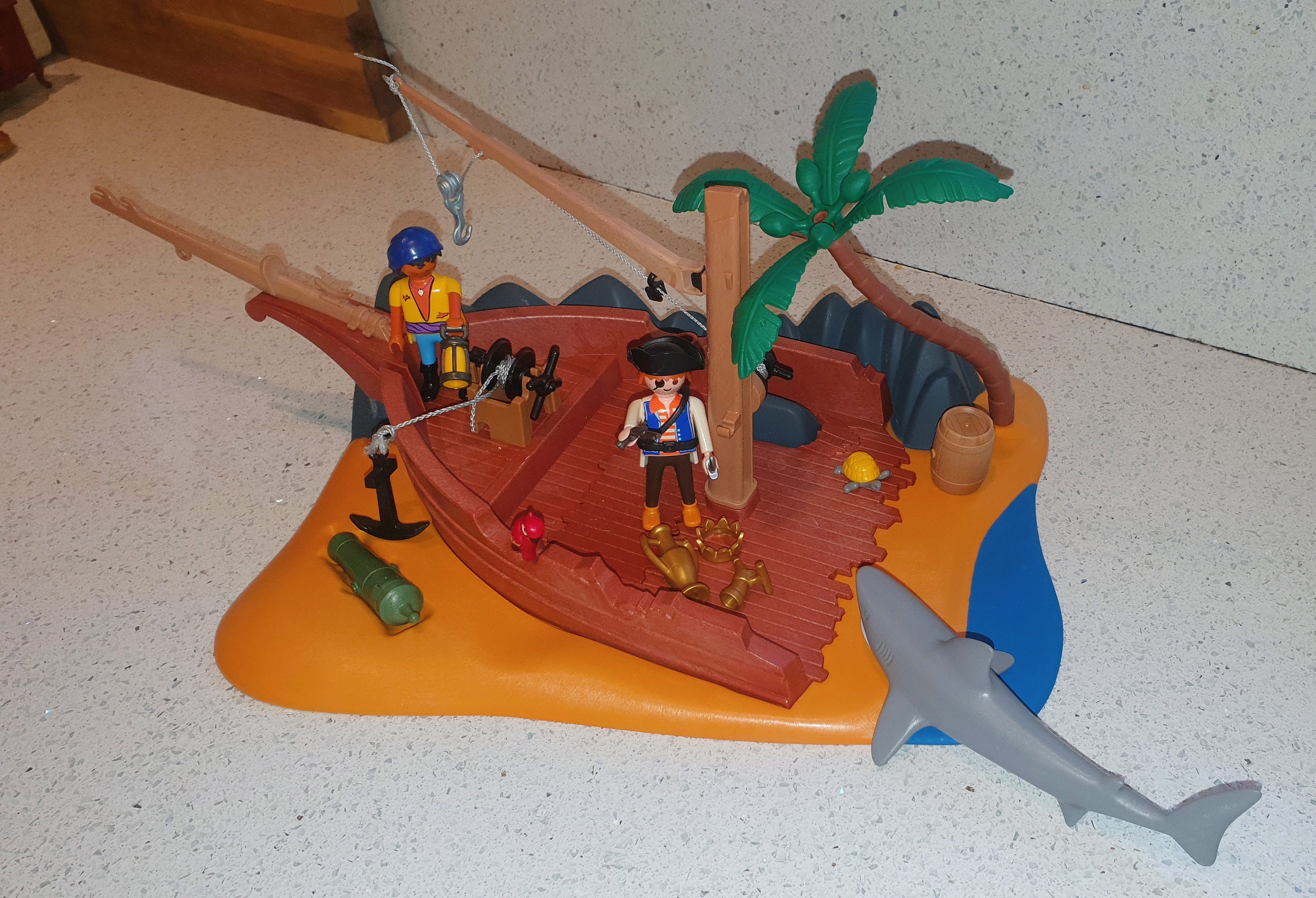 Shipwrecked Playmobil Pirates With Accessories -  Australia