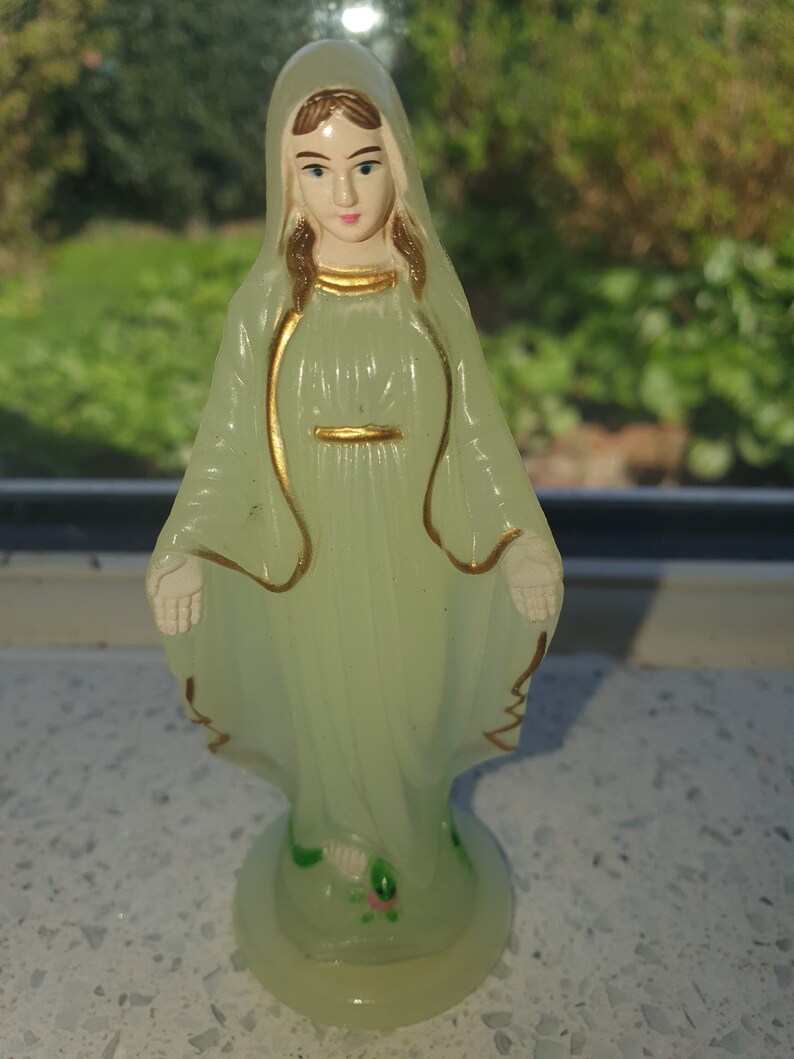 Virgin Mary, Kitsch Catholic Dashboard Car Figure Virgin Mary