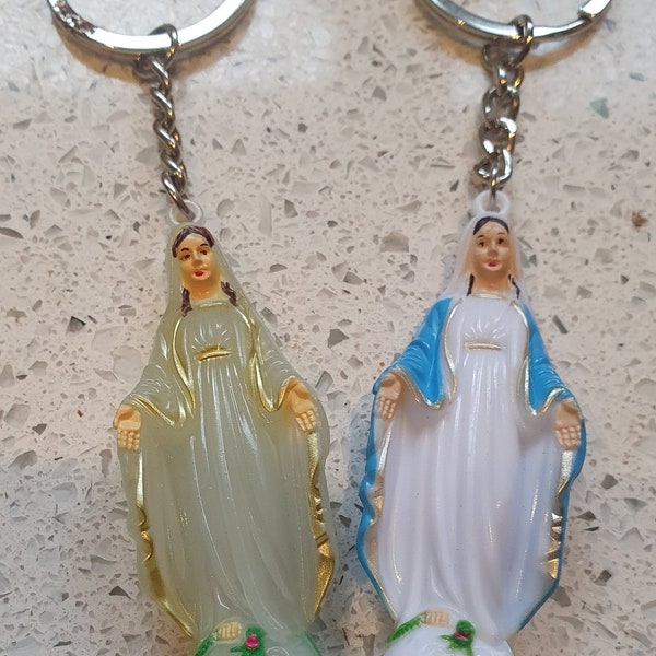 Porte-clés Vierge Marie, breloque pour sac Vierge Marie, catholique, - 2 porte-clés, 1 x bleu et blanc 1 x vert illuminé