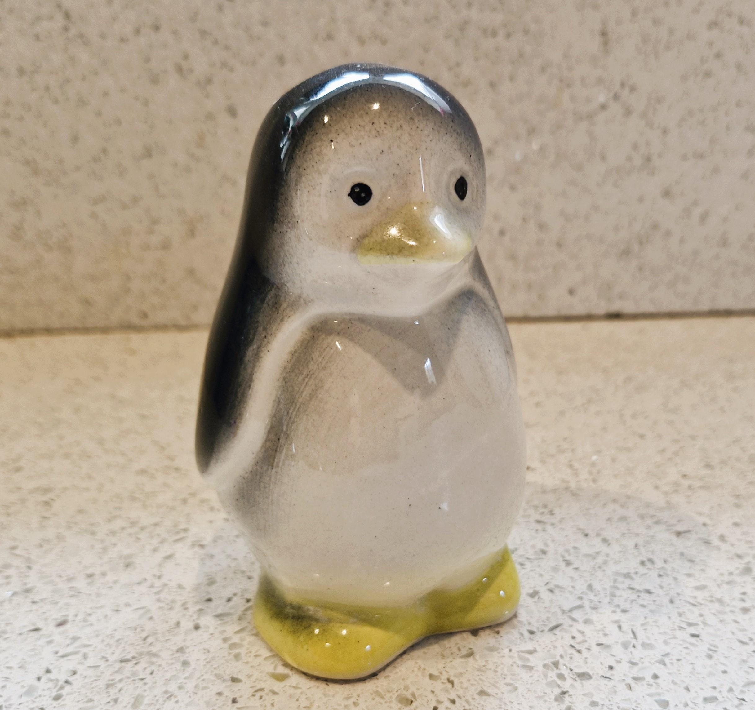 Vintage Ceramic Penguin Toothbrush Holder: Quirky Bathroom Decor