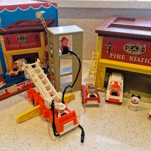 Vintage Fisher Price brandweerkazerne - complete set met doos