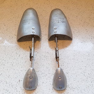 A pair of Mens vintage Dolcian English silver metal shoe shoe tree, shoe lasts, shoe protectors - Adjustable