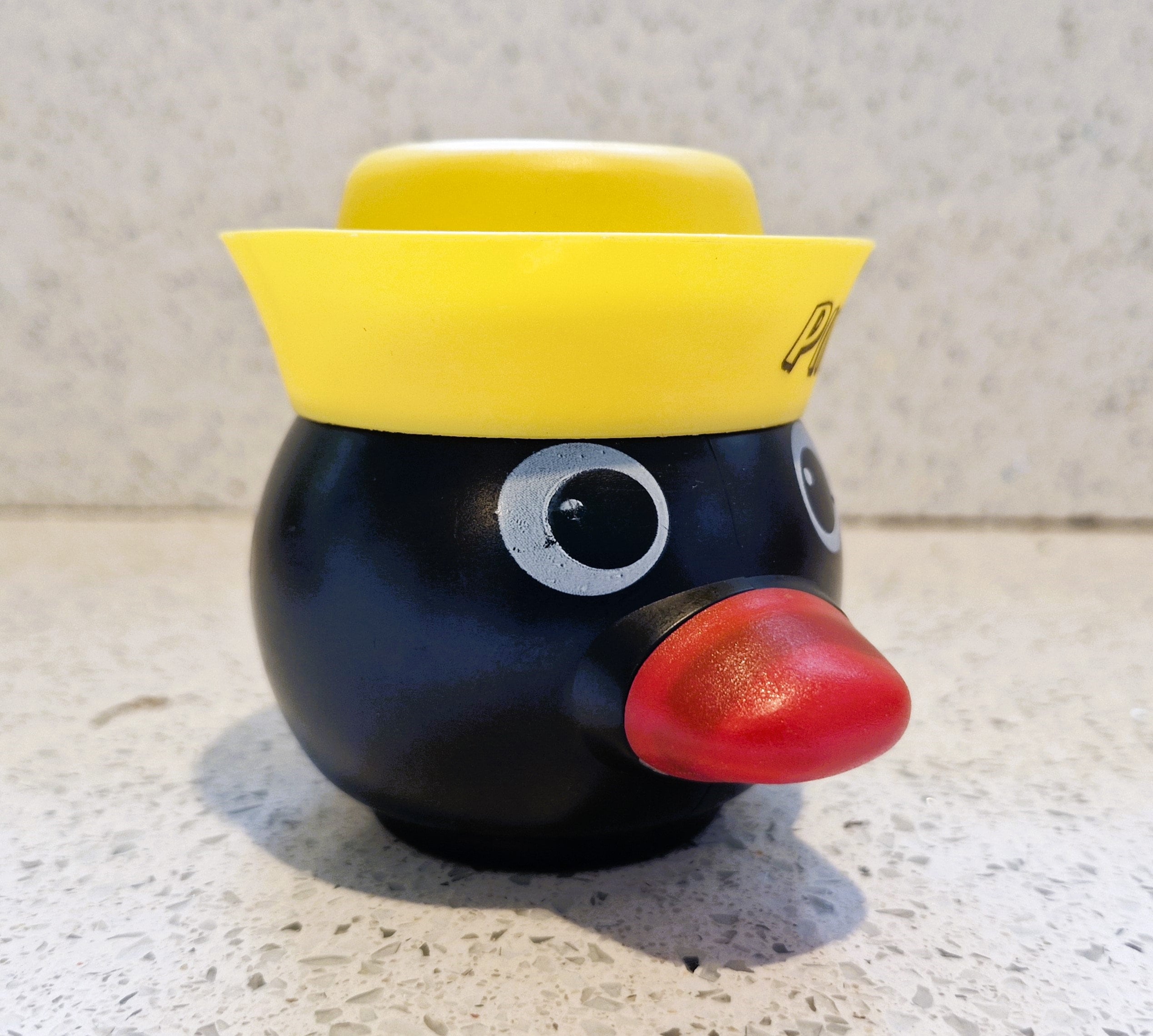 PINGU、ピングーのアイスクリーム容器、蓋に帽子、非常にレア、90年代