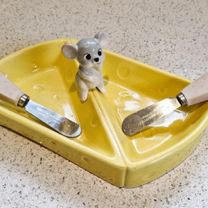 Vintage Kitsch Mouse Ceramic Cheese Dish with Spreaders