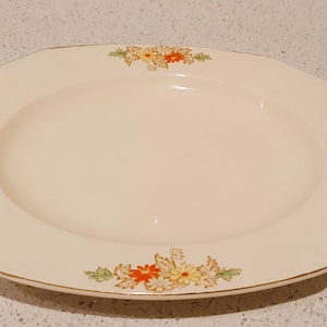 Plateau Alfred Meakin en porcelaine tendre et souci : fleurs d&#39;oranger d&#39;Astoria, 30,5 cm (11 po.)