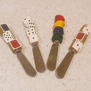 Espalhadores de manteiga em forma de dados, espalhadores de manteiga vintage, noite de pôquer, pôquer, cartas de baralho, dados de pôquer, fichas de pôquer, facas de manteiga