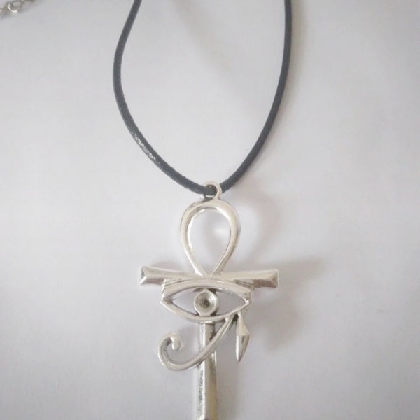 Collier en cuir avec pendentif thème Égypte