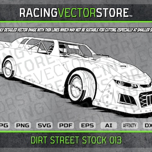 Pode incluir: Ilustração de arte de linha em preto e branco de um carro de corrida de terra. O carro é um carro de série com um grande spoiler e uma frente detalhada. O carro está sobre um fundo cinza com o texto "DIRT STREET STOCK 013" abaixo do carro.