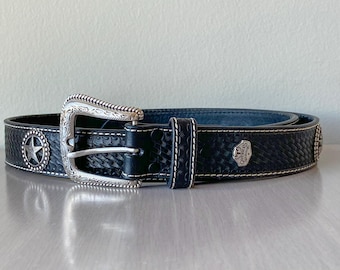 Cinturón de cuero negro repujado de Cavender: estilo vaquero rockero, talla 38