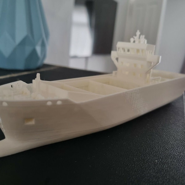 Customizable 1:1000 Scale Container Ship - Personalized Gift for Ship Enthusiasts